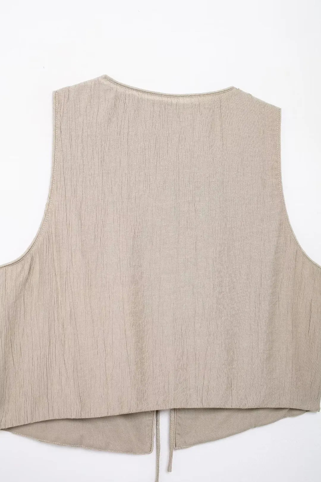 Stylish women's street vest designed for urban fashion enthusiasts and everyday wear.