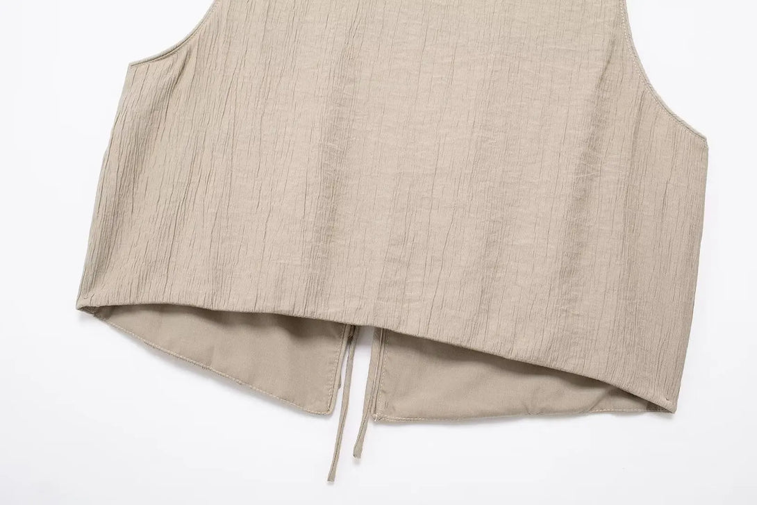Stylish women's street vest designed for urban fashion enthusiasts and everyday wear.