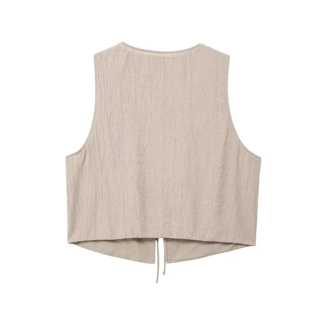 Stylish women's street vest designed for urban fashion enthusiasts and everyday wear.