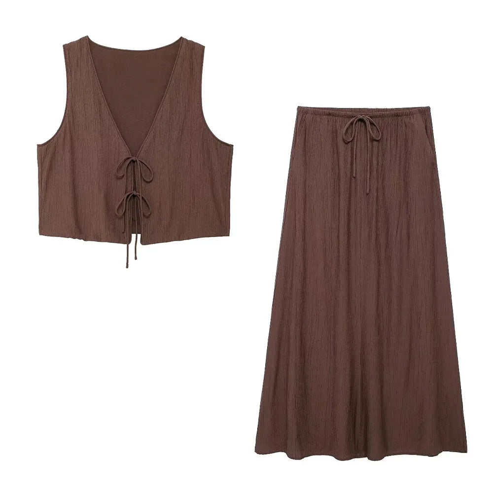 Stylish women's street vest designed for urban fashion enthusiasts and everyday wear.